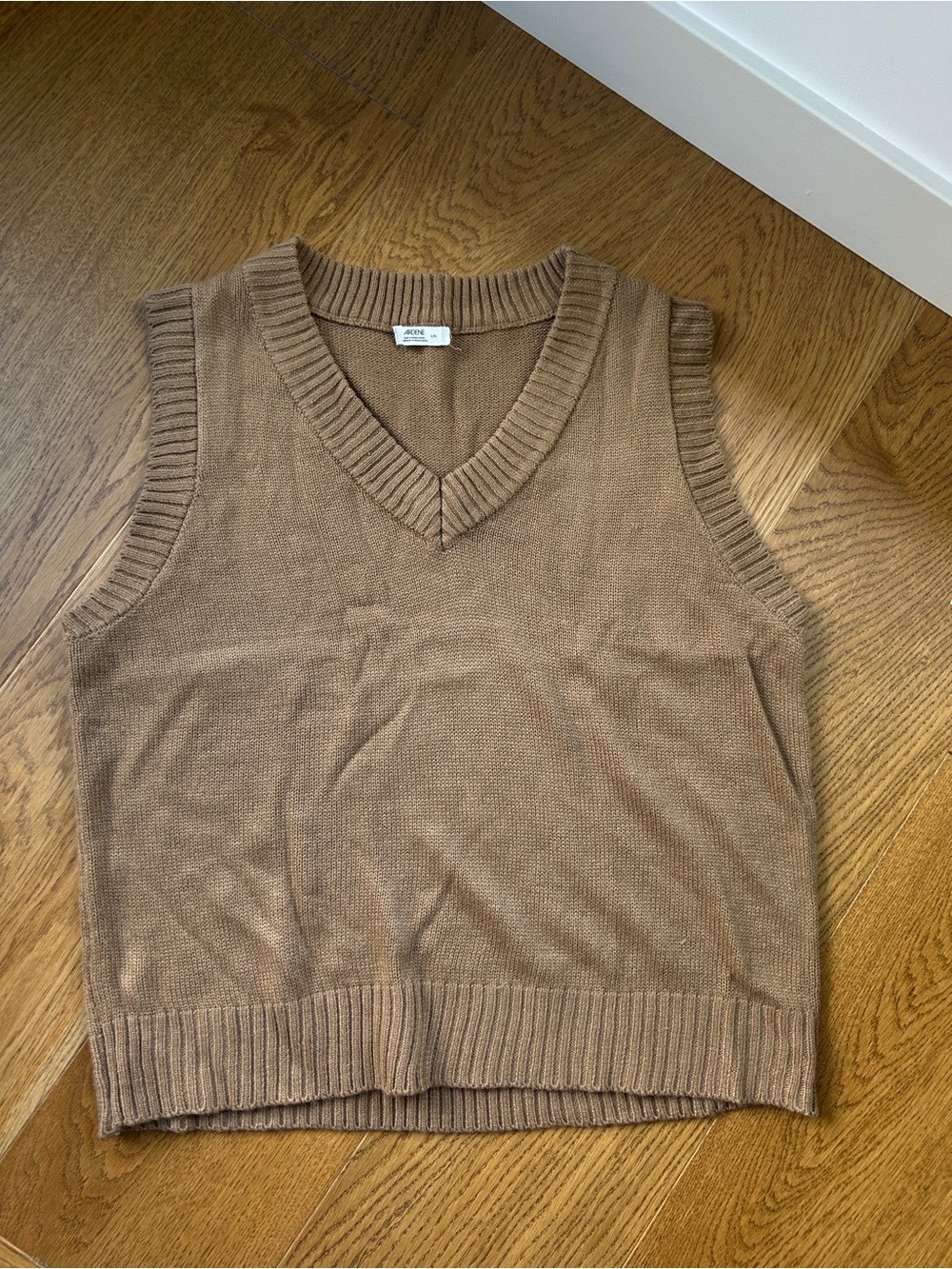 Classic V-Neck Sleeveless Sweater Vest in Camel